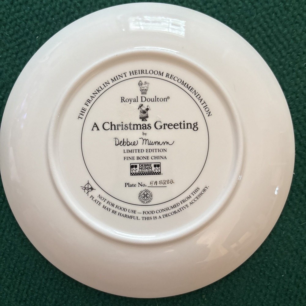 Royal Doulton~A Christmas Greeting~ Debbie Mumm 8" Decorative Plate #HA5282 - Picture 2 of 3